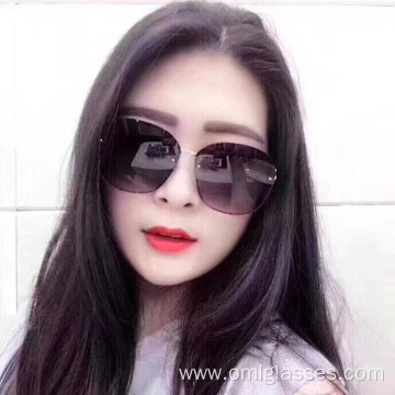 Lightweight Metal Frame Sunglasses For Women